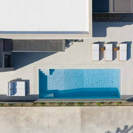 Athina Luxury Villa, With Pool & Walk To The Beach, By Thinkvilla Вилла