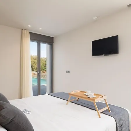 Athina Luxury Villa, With Pool & Walk To The Beach, By Thinkvilla La Canée