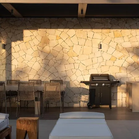 Athina Luxury Villa, With Pool & Walk To The Beach, By Thinkvilla Villa La Canée