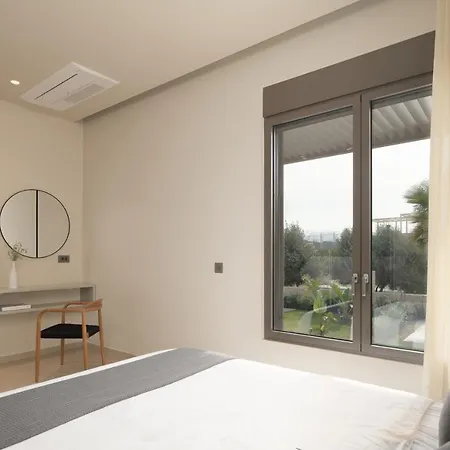 Athina Luxury Villa, With Pool & Walk To The Beach, By Thinkvilla La Canée