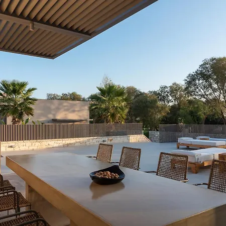 Athina Luxury Villa, With Pool & Walk To The Beach, By Thinkvilla Вилла Ханья