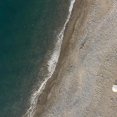 Athina Luxury Villa, With Pool & Walk To The Beach, By Thinkvilla Вилла *