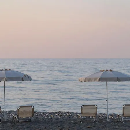 Athina Luxury Villa, With Pool & Walk To The Beach, By Thinkvilla 干尼亞